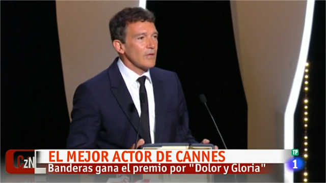 Antonio Banderas recibe el premio en el festival de Cannes