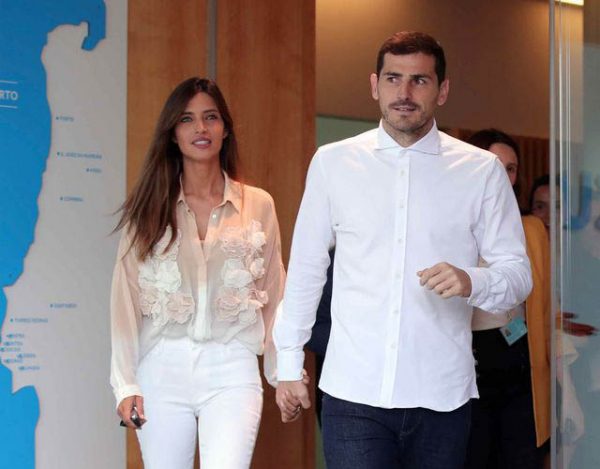 El jugador estuvo acompañado por su mujer Sara Carbonero