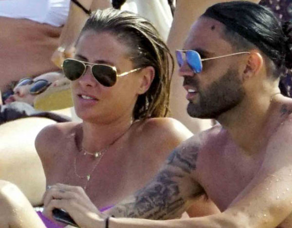 La modelo y el futbolista disfrutaron del sol de Ibiza