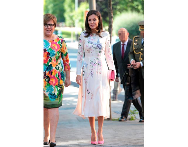 Esta es la primera vez que la reina repite tantas veces un vestido en menos de un año