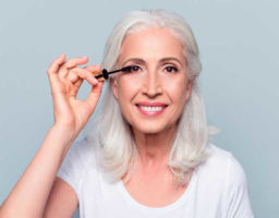 10 trucos de maquillaje que quitan años ( y cinco errores que envejecen)
